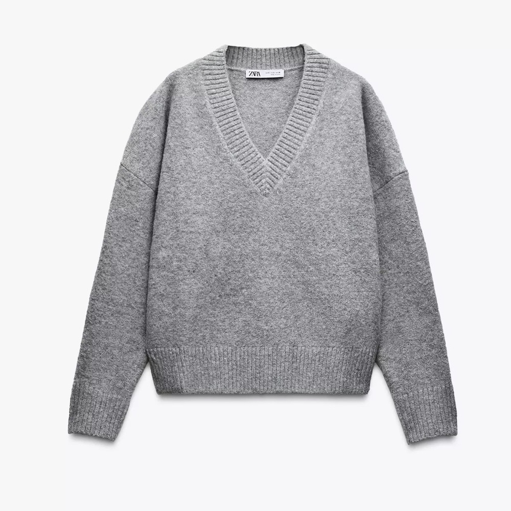 Zara Men's V-Neck Sweater in Heather Gray